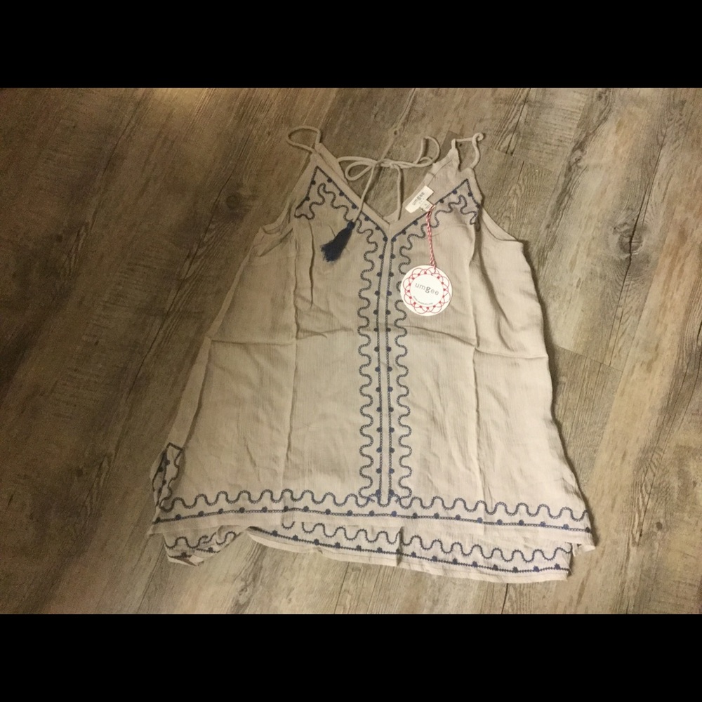 Umgee Taupe and Navy Top! - Picture 6 of 7